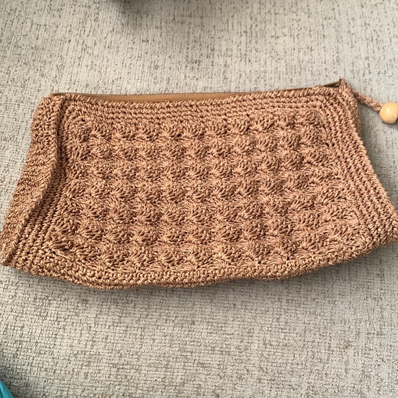 Very nice crocheted hand clutch very bohemian. - Picture 2 of 5